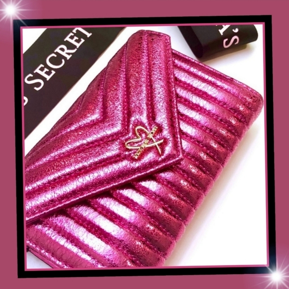 New! V-Quilt Metallic Crackle Tech Clutch! - Picture 3 of 6